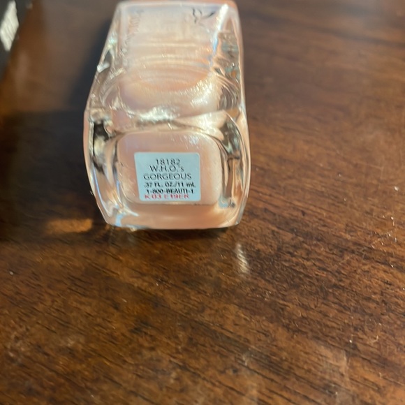 NIB Who’s Gorgeous - Picture 2 of 2